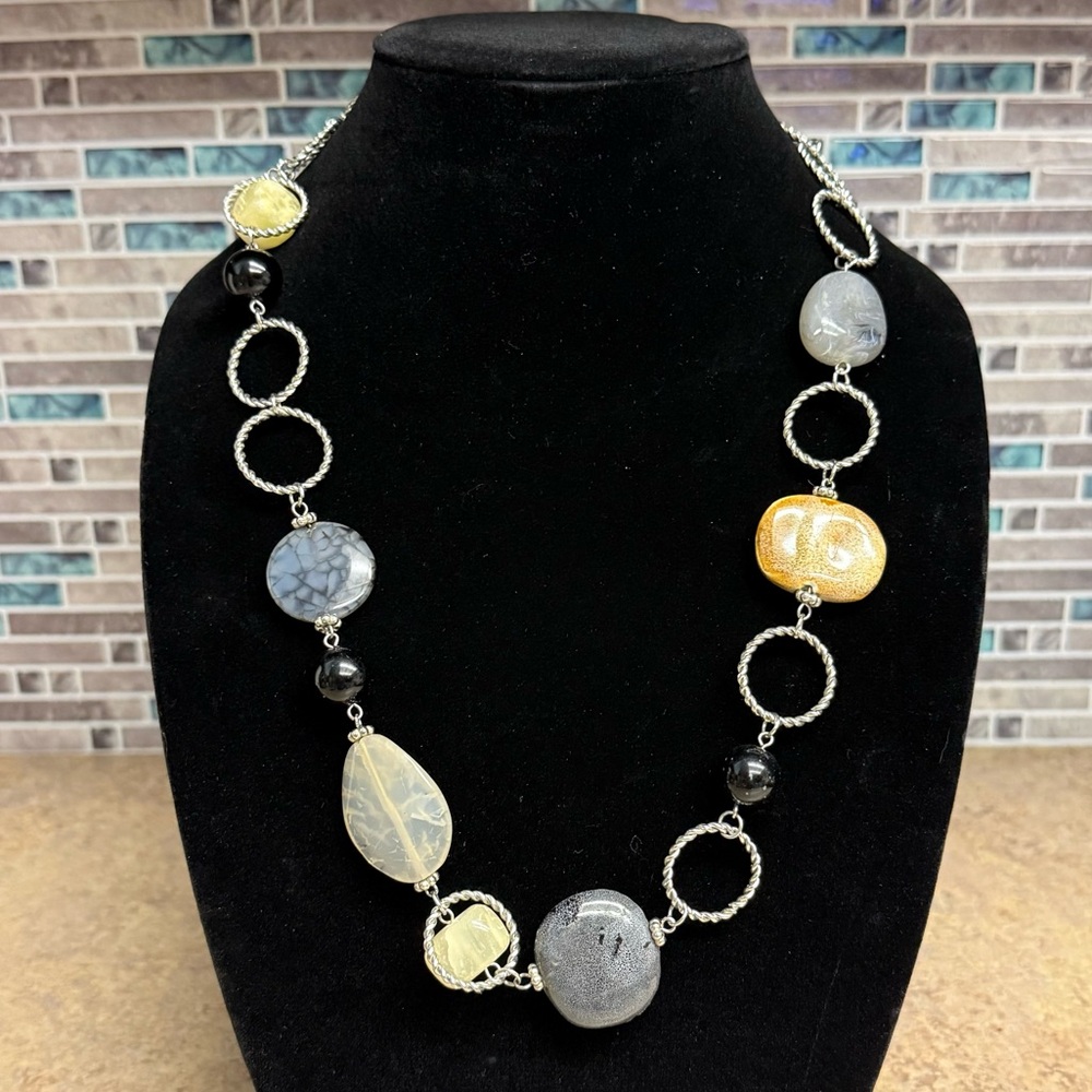 New York and Comoany statement necklace